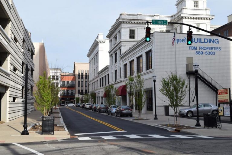 South Fourth Street and Guthrie Streetscape Improvements Louisville, KY Strand Associates, Inc.